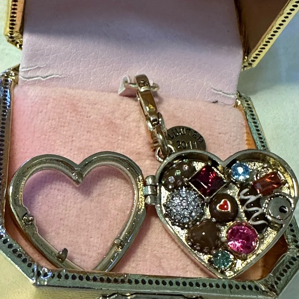 Juicy Couture 2009 Limited Edition Valentine Box of Chocolates Charm YJRU2672 - Picture 13 of 15